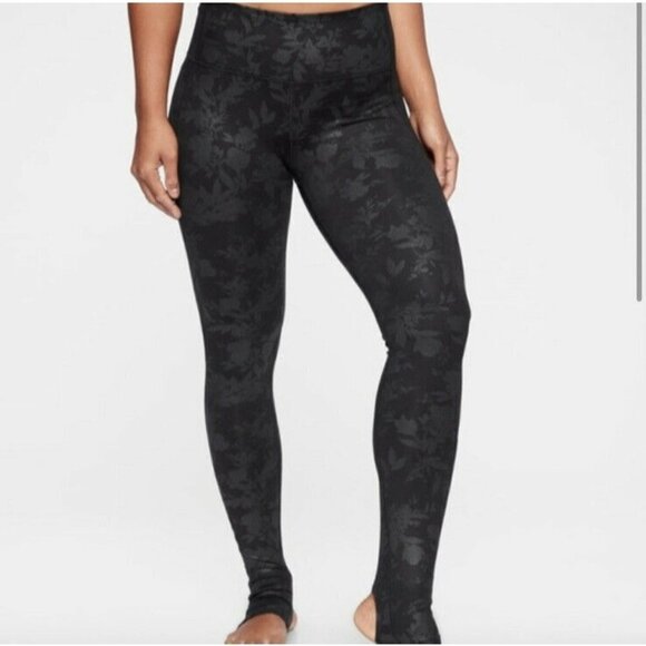 Athleta Midnight Garden Stirrup Leggings Size XSP Black Floral - Picture 1 of 12